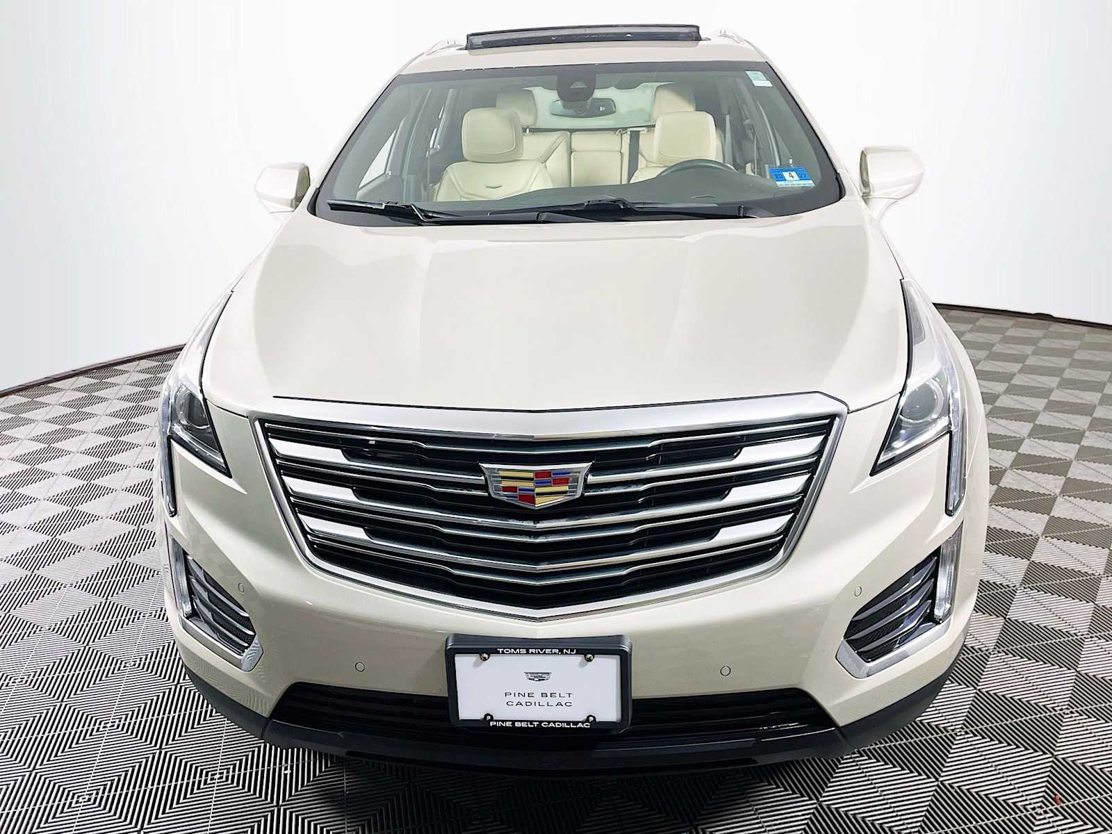 2017 Cadillac XT5 Luxury photo 2