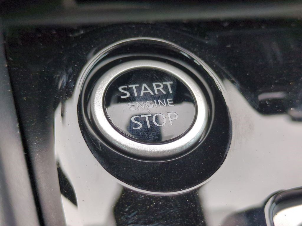 2025 Nissan Versa SV photo 24