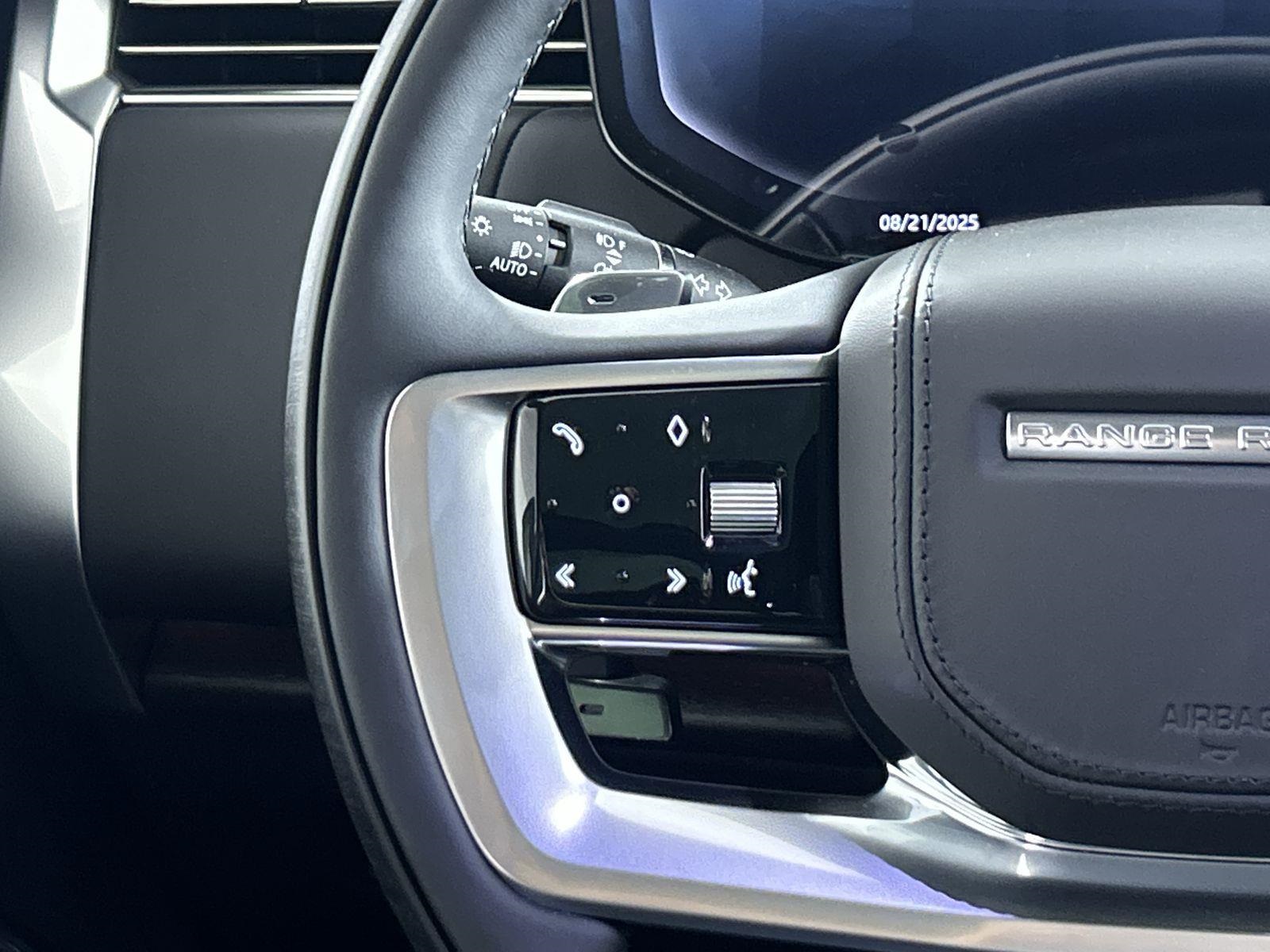 2025 Land Rover Range Rover SE photo 11