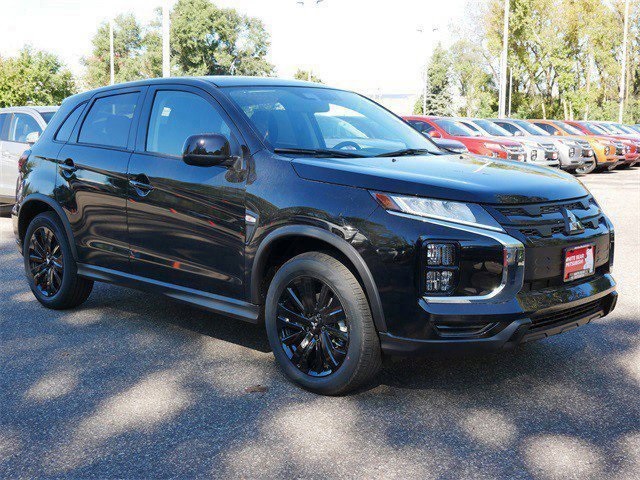 2025 Mitsubishi Outlander Sport LE's photo