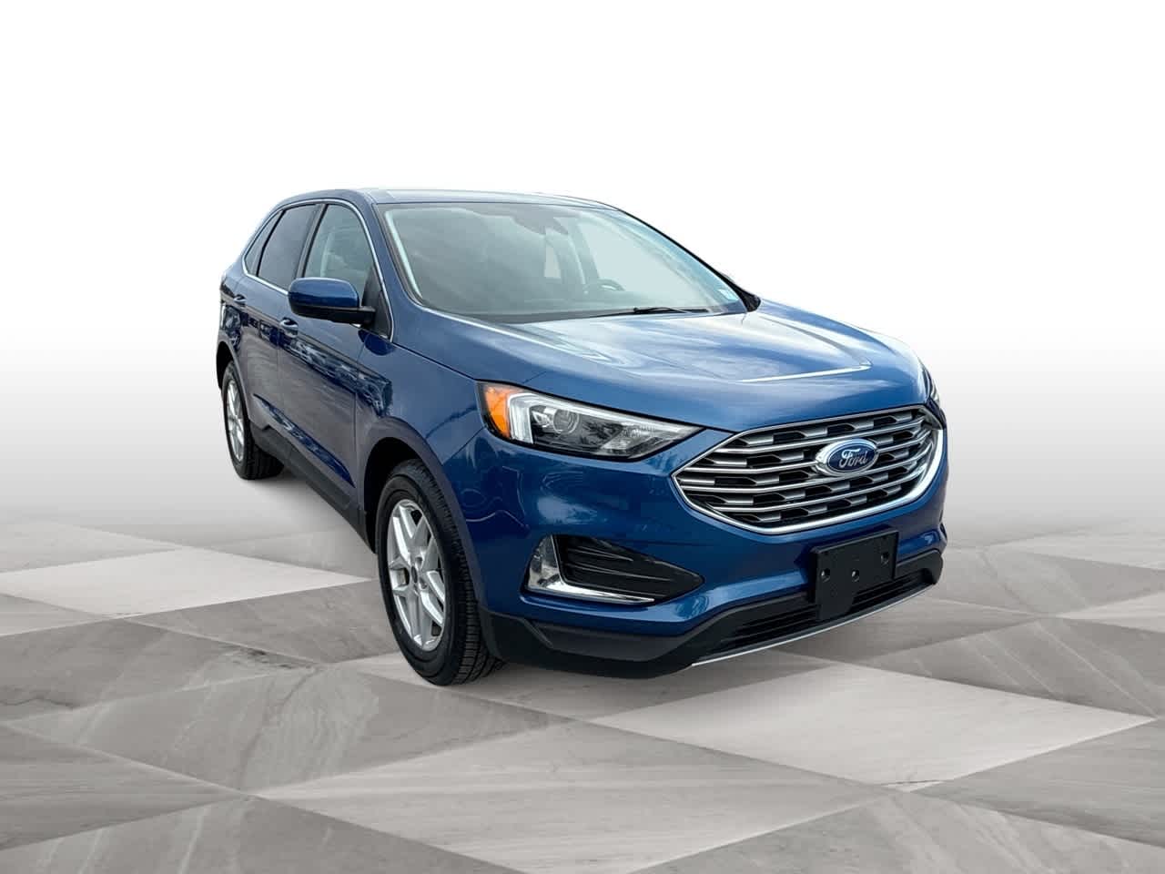 2022 Ford Edge SEL photo 2
