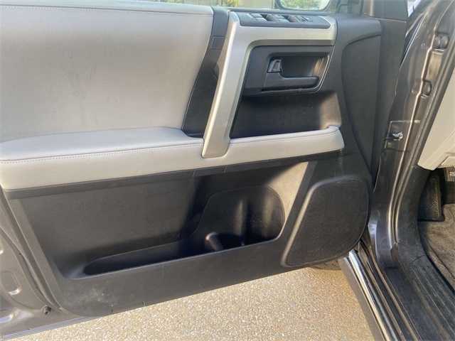 2011 Toyota 4Runner SR5 photo 12
