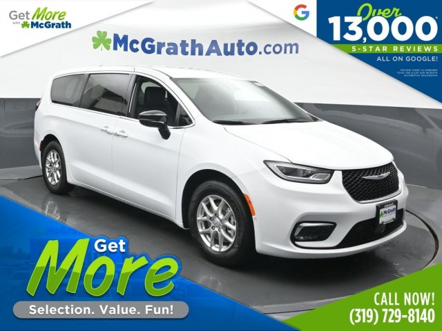 2026 Chrysler Pacifica Select's photo