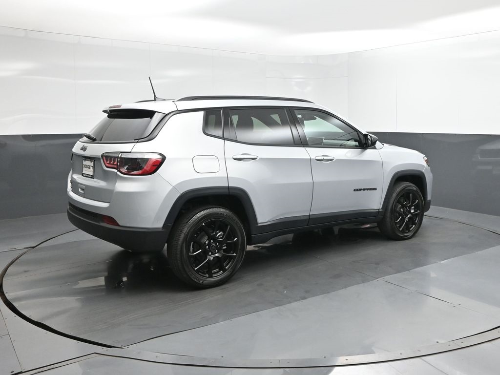 2026 Jeep Compass Latitude Altitude photo 4