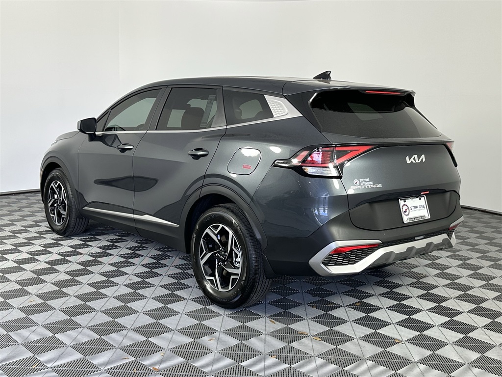 2025 Kia Sportage LX photo 3