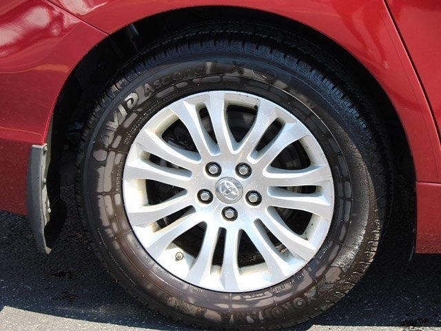2017 Toyota Sienna XLE photo 10