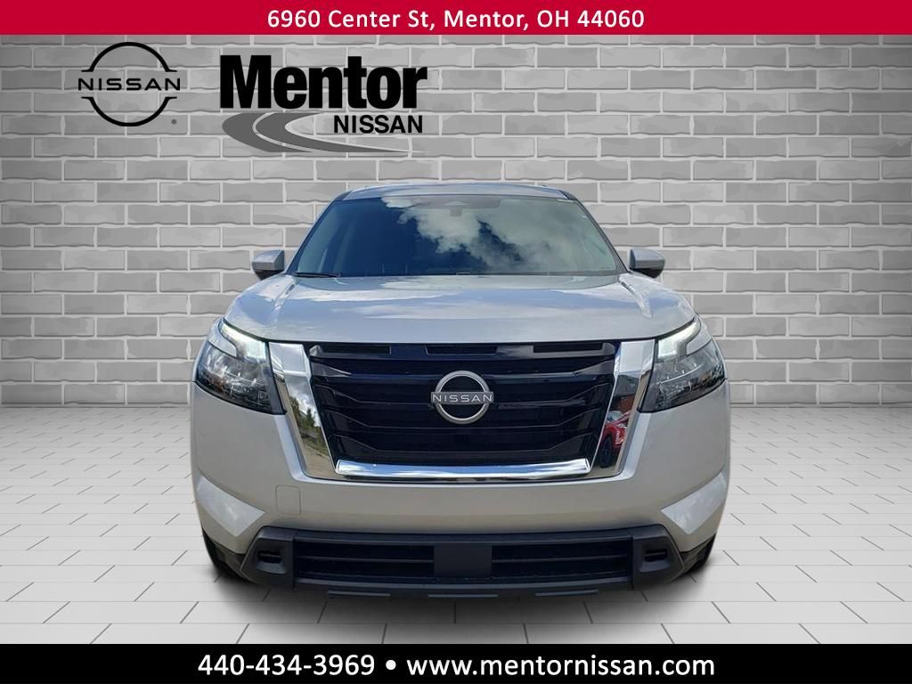 2025 Nissan Pathfinder SV photo 2