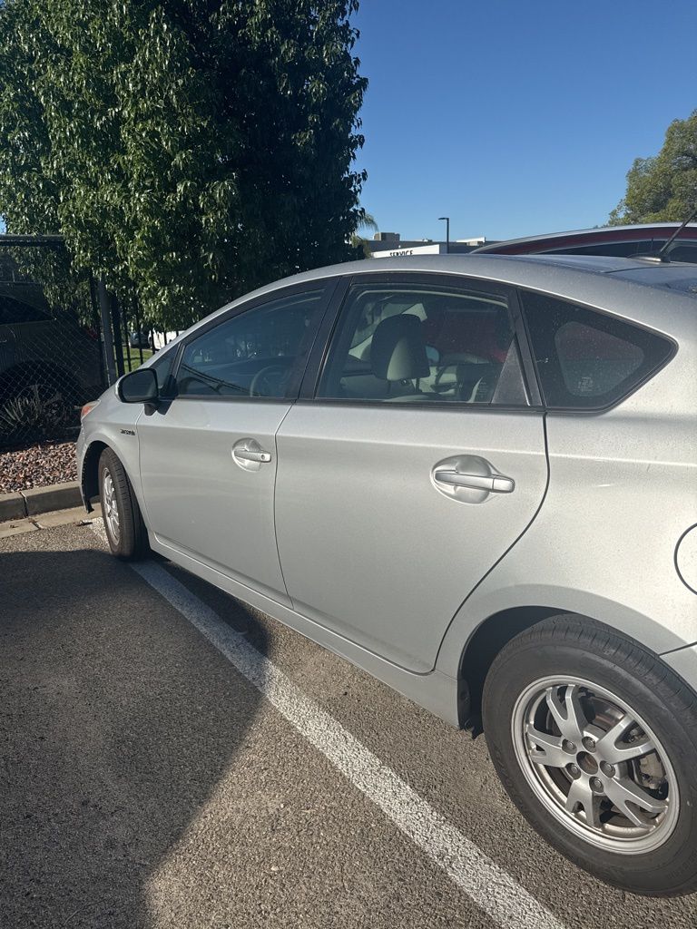 2010 Toyota Prius Three photo 3