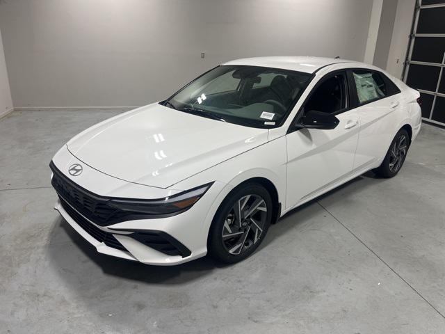 2025 Hyundai Elantra SEL Sport photo 3