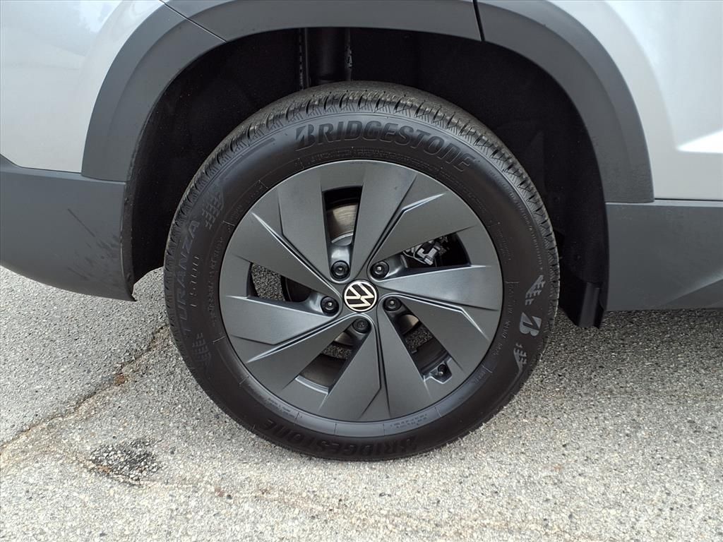 2025 Volkswagen Taos S photo 3