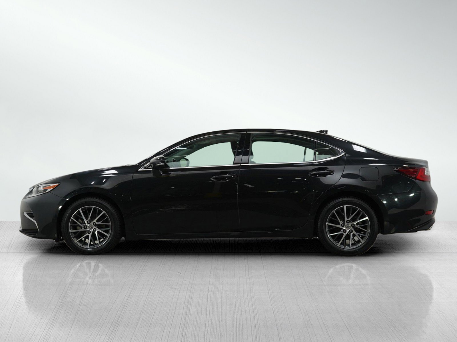 2016 Lexus ES 350 photo 2