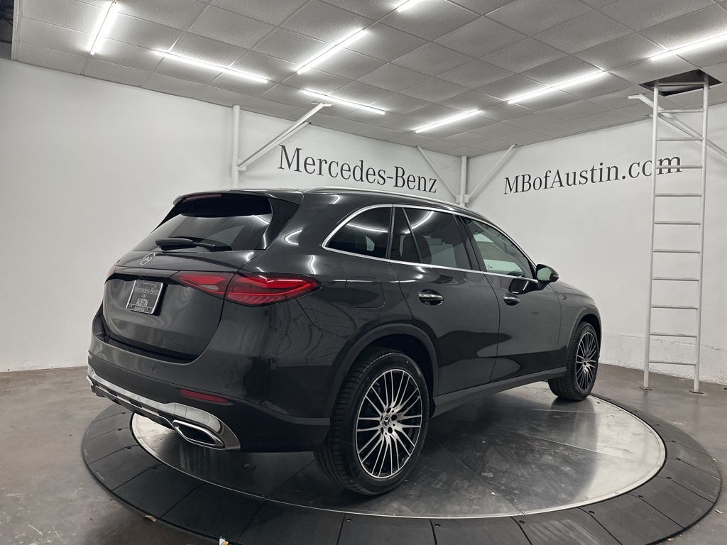 2025 Mercedes Benz GLC 300 photo 7
