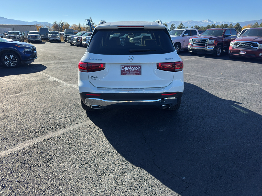 2022 Mercedes Benz GLB 250 photo 3