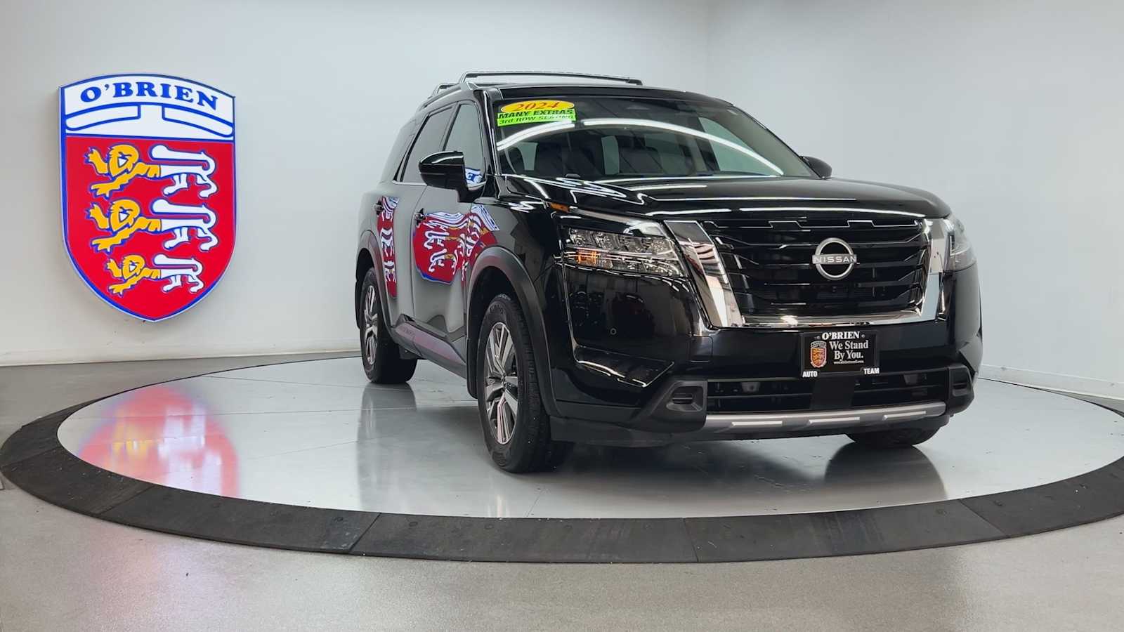 2024 Nissan Pathfinder SL photo 2