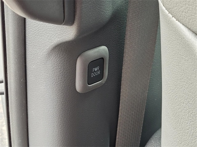 2024 Toyota Sienna XLE photo 29