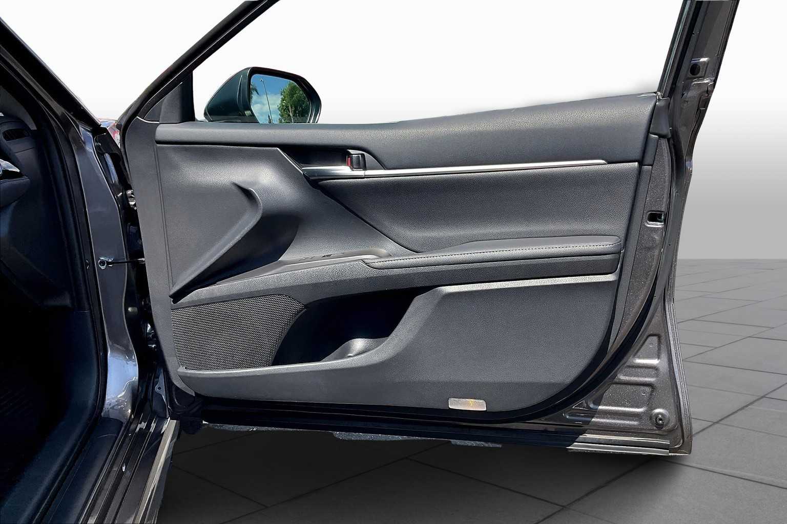 2023 Toyota Camry Hybrid XSE photo 21