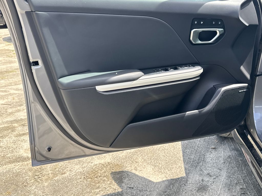2025 Kia K4 GT-Line photo 10
