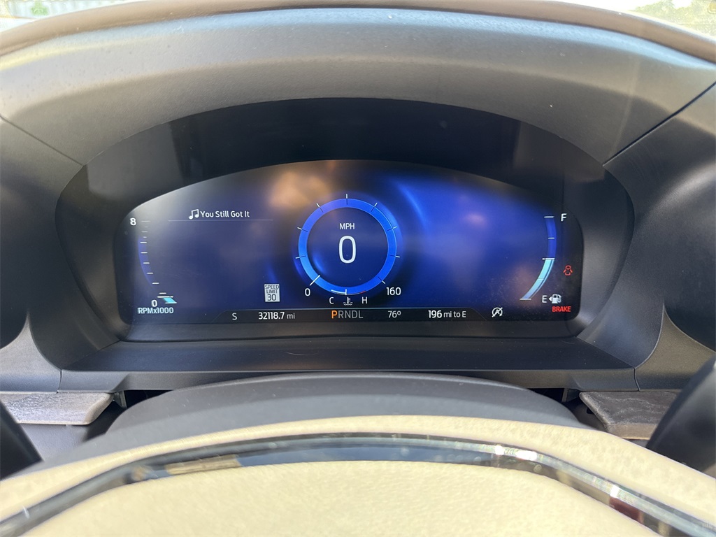 2025 Ford Explorer ST-Line photo 17