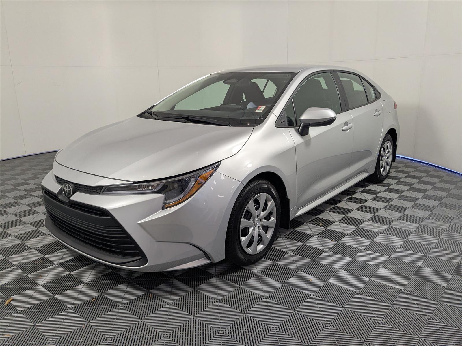 2025 Toyota Corolla LE's photo