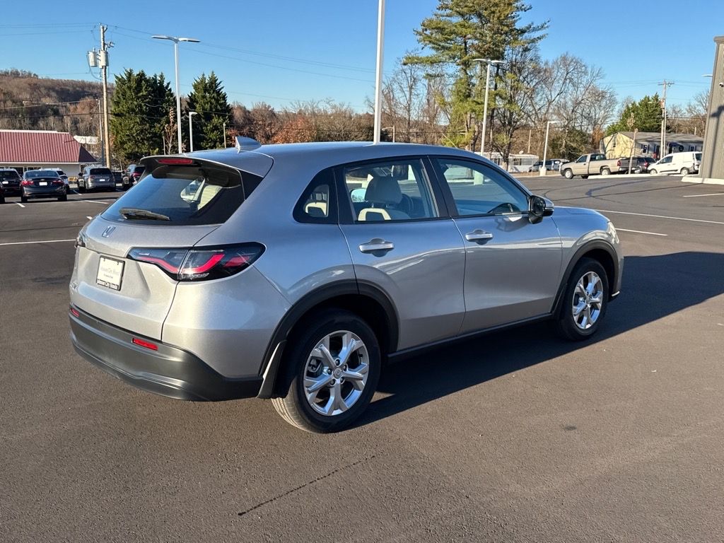 2025 Honda HR-V LX photo 4
