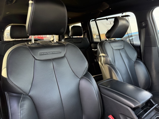2023 Jeep Grand Cherokee Overland photo 3