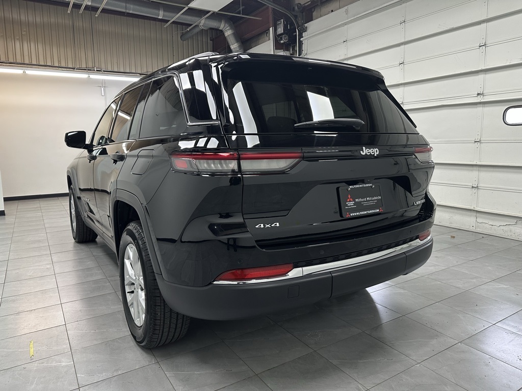 2024 Jeep Grand Cherokee Limited photo 3