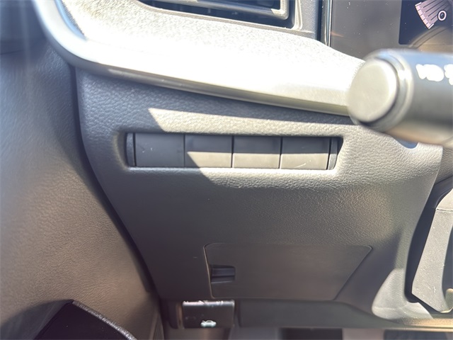 2025 Nissan Kicks SV photo 27