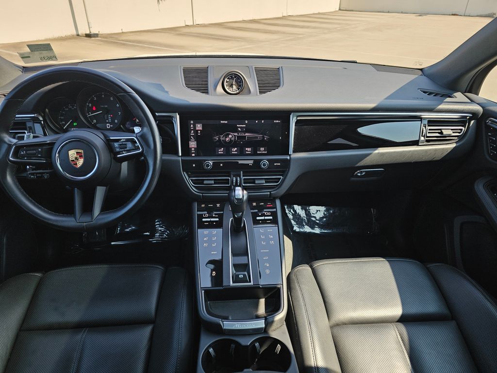 2024 Porsche Macan T photo 20