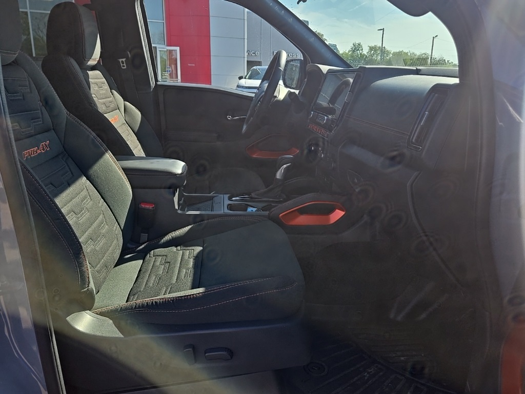 2025 Nissan Frontier PRO-4X photo 17