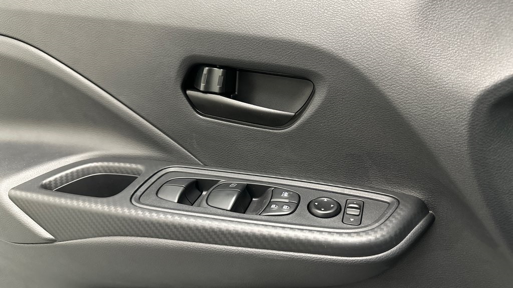 2025 Nissan Versa S photo 18