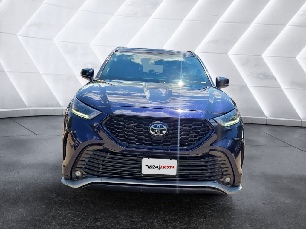 2023 Toyota Highlander XLE photo 2