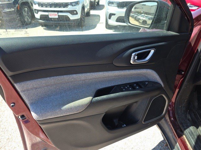 2022 Jeep Compass Latitude Lux photo 13
