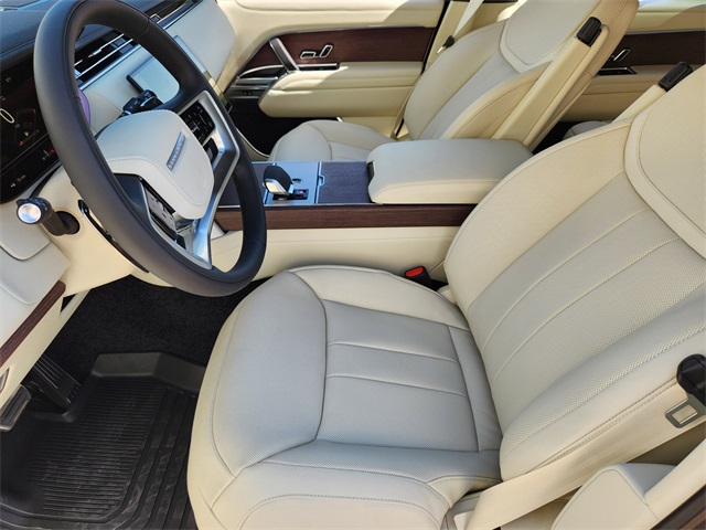 2025 Land Rover Range Rover SE photo 13
