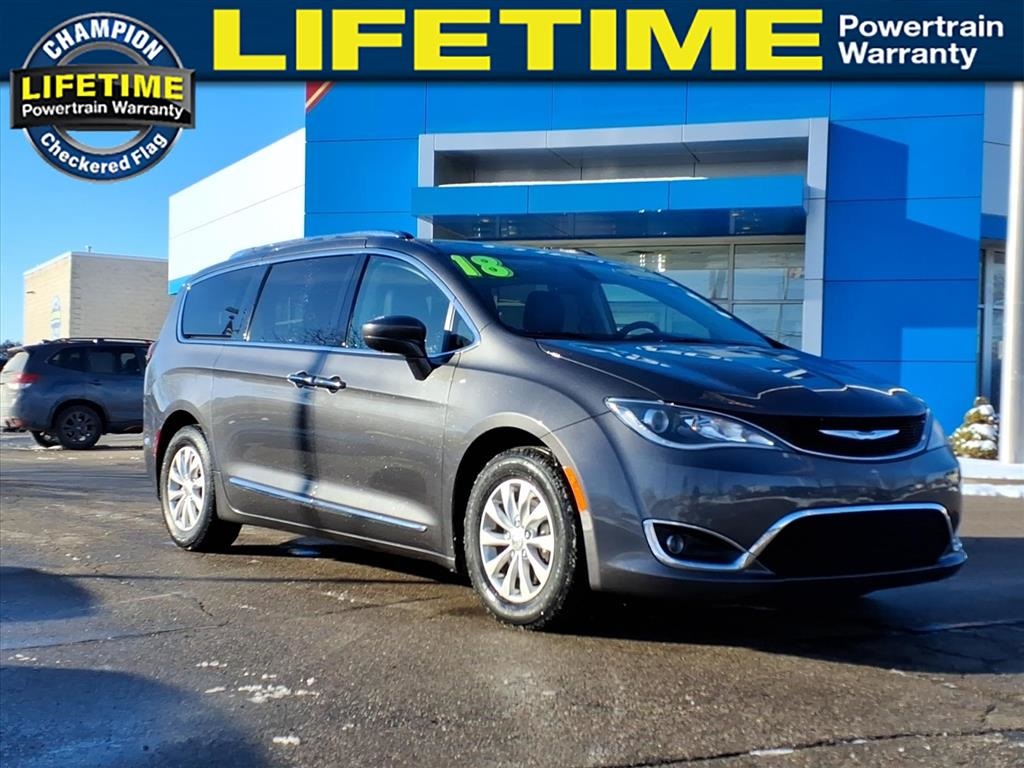 2018 Chrysler Pacifica Touring L Plus's photo