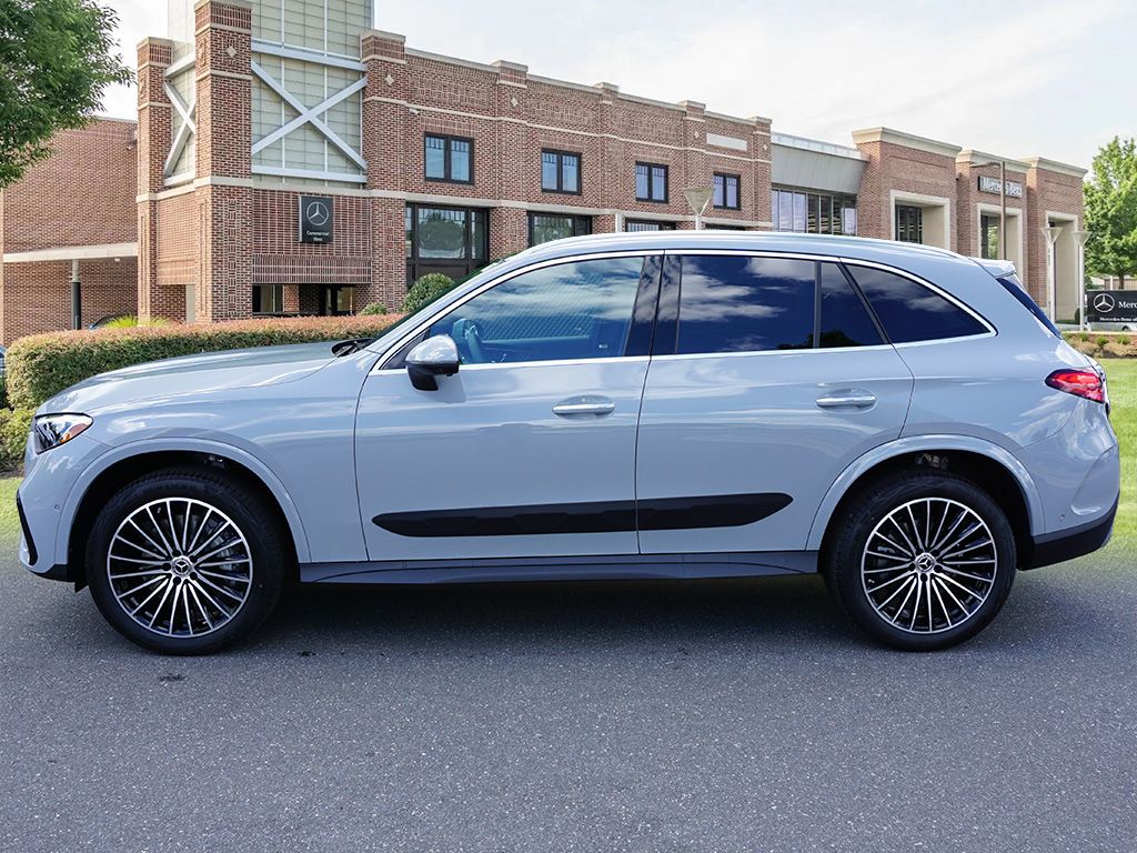 2025 Mercedes Benz GLC 300 4MATIC photo 4