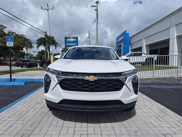 2026 Chevrolet Trax LS photo 3