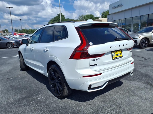 2026 Volvo XC60 B5 Black Edition photo 2