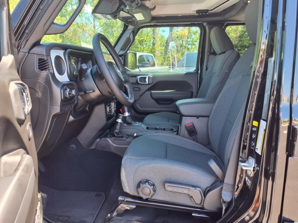 2025 Jeep Gladiator Sport S photo 3