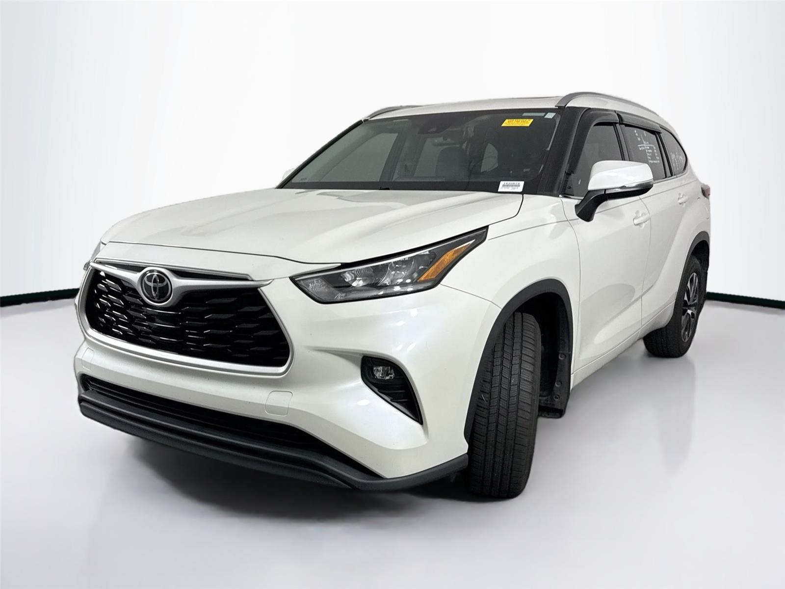 2020 Toyota Highlander XLE photo 2