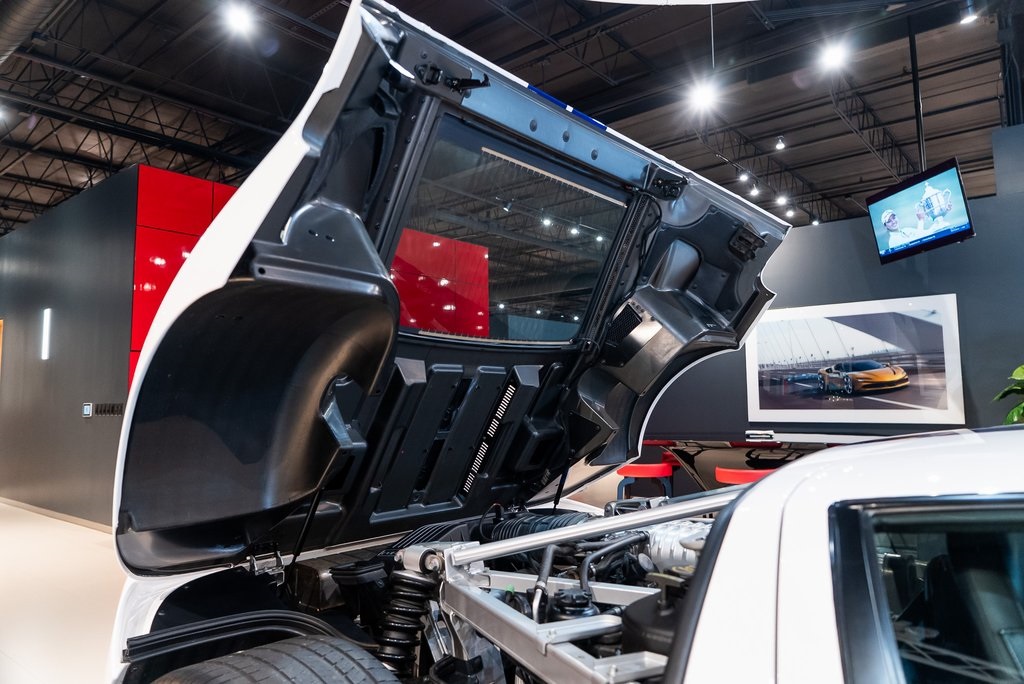 2005 Ford GT Base photo 14