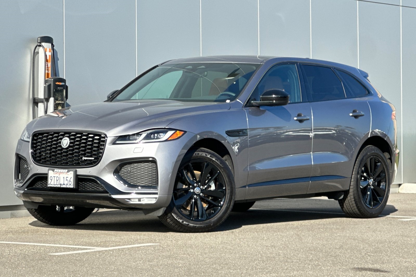 2025 Jaguar F-PACE R-Dynamic S's photo