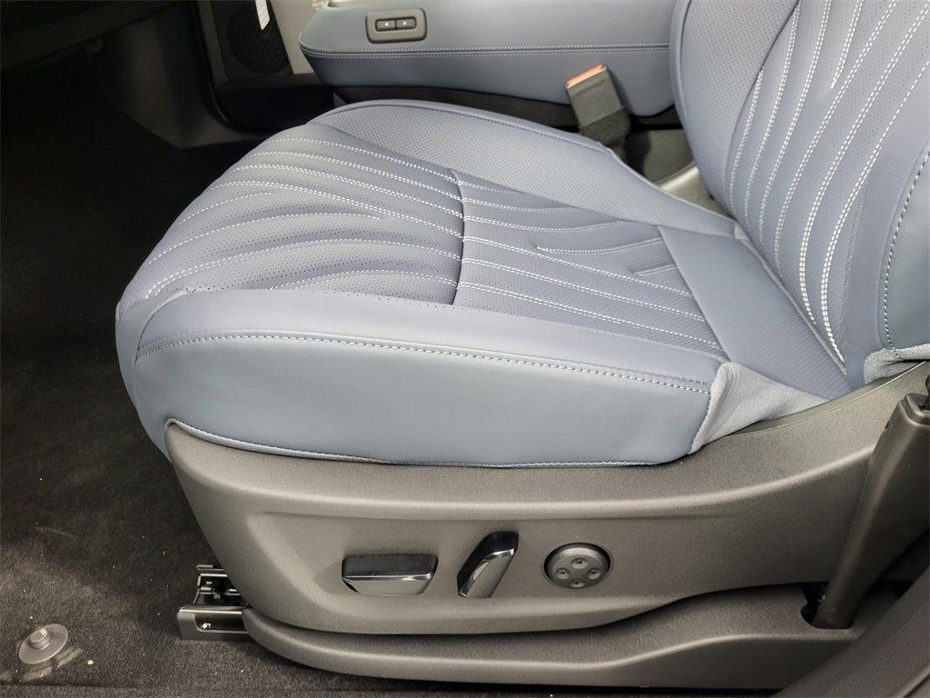 2025 Nissan ARIYA Platinum e-4ORCE photo 16