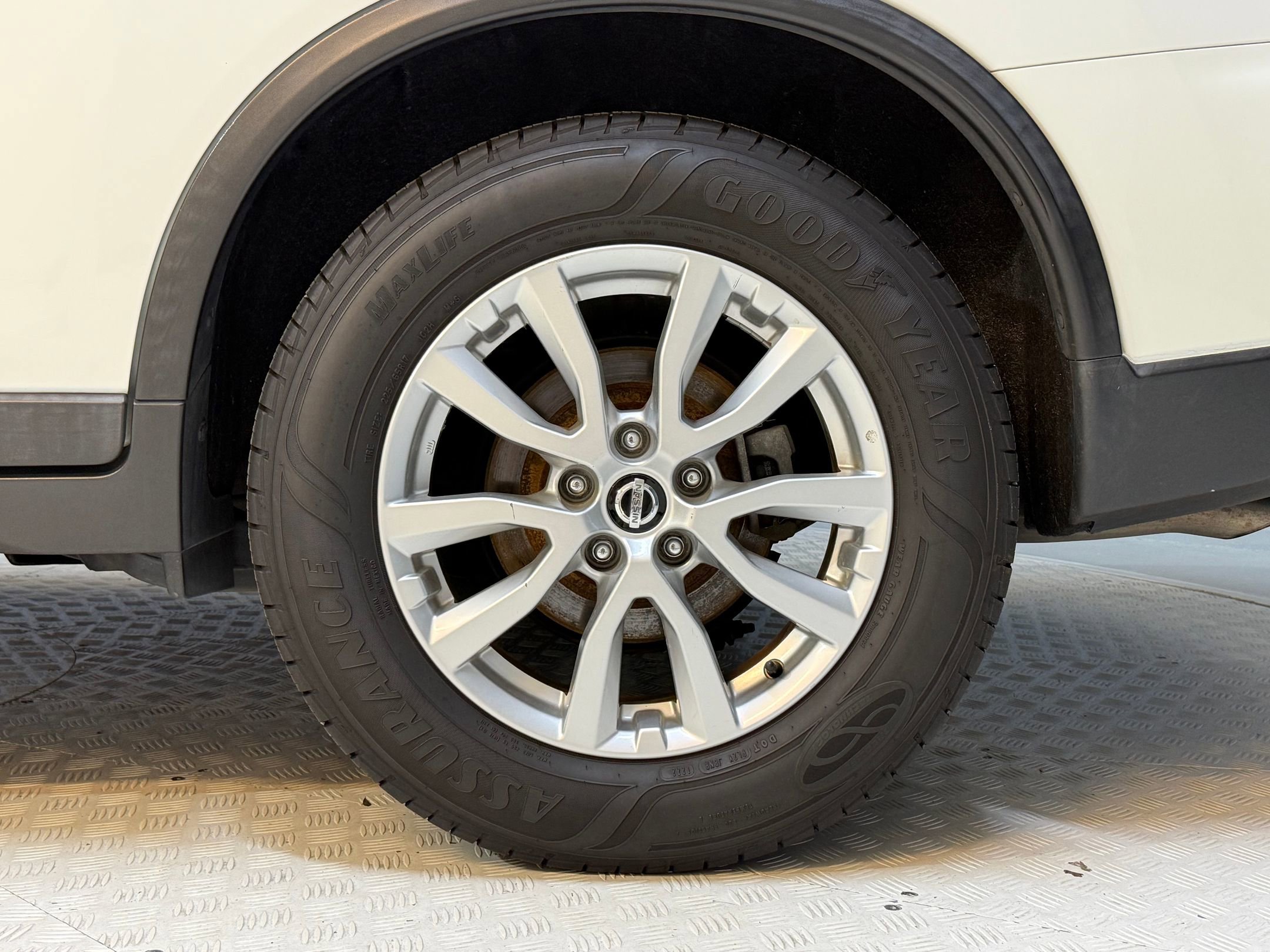 2017 Nissan Rogue SV photo 11