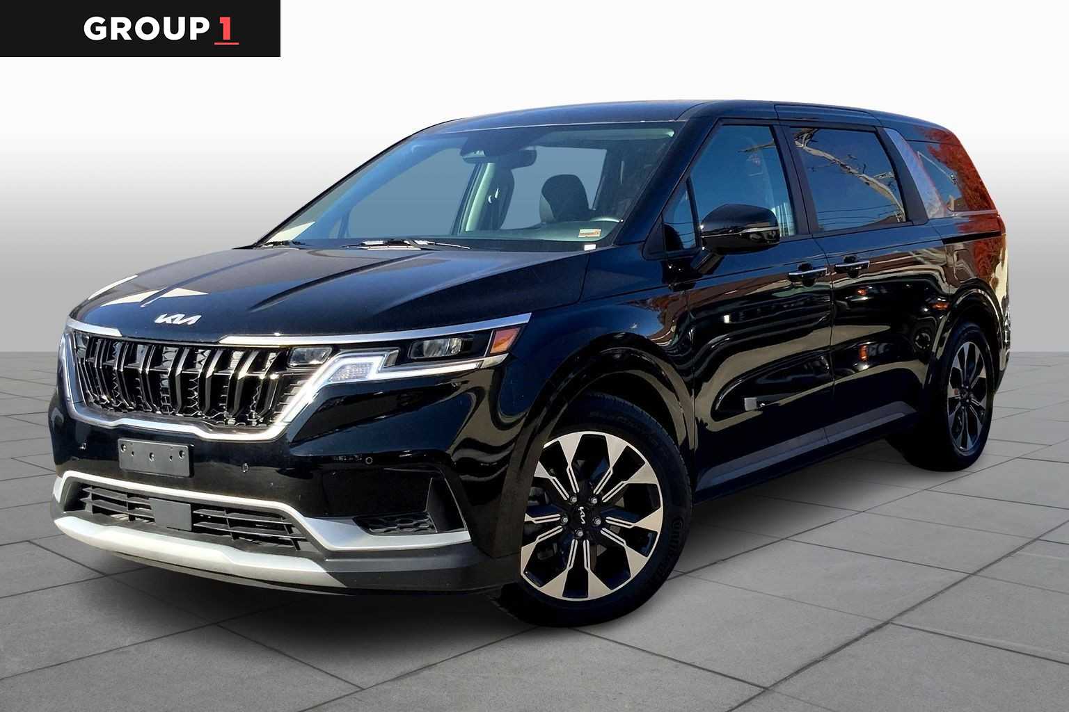 2024 Kia Carnival EX's photo