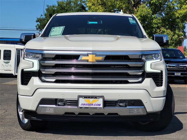 2023 Chevrolet Silverado 1500 High Country photo 3