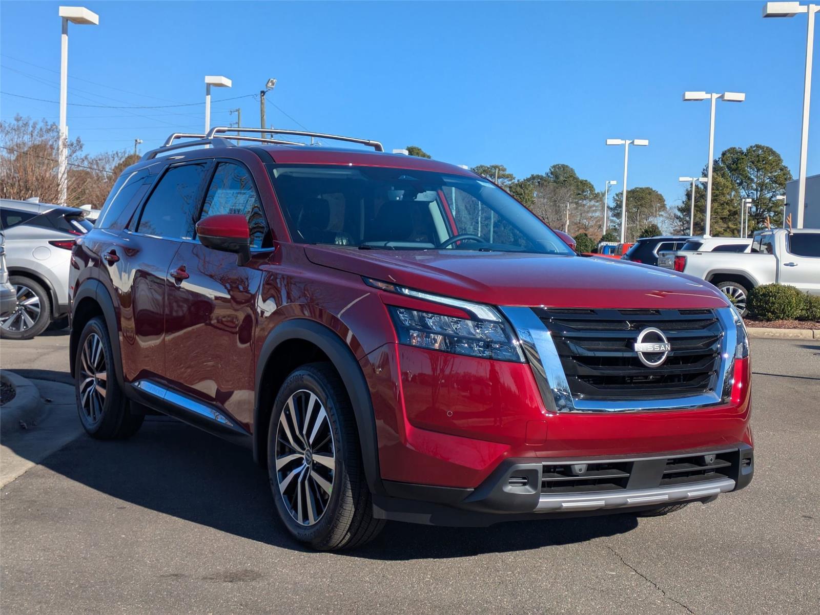 2025 Nissan Pathfinder Platinum photo 3