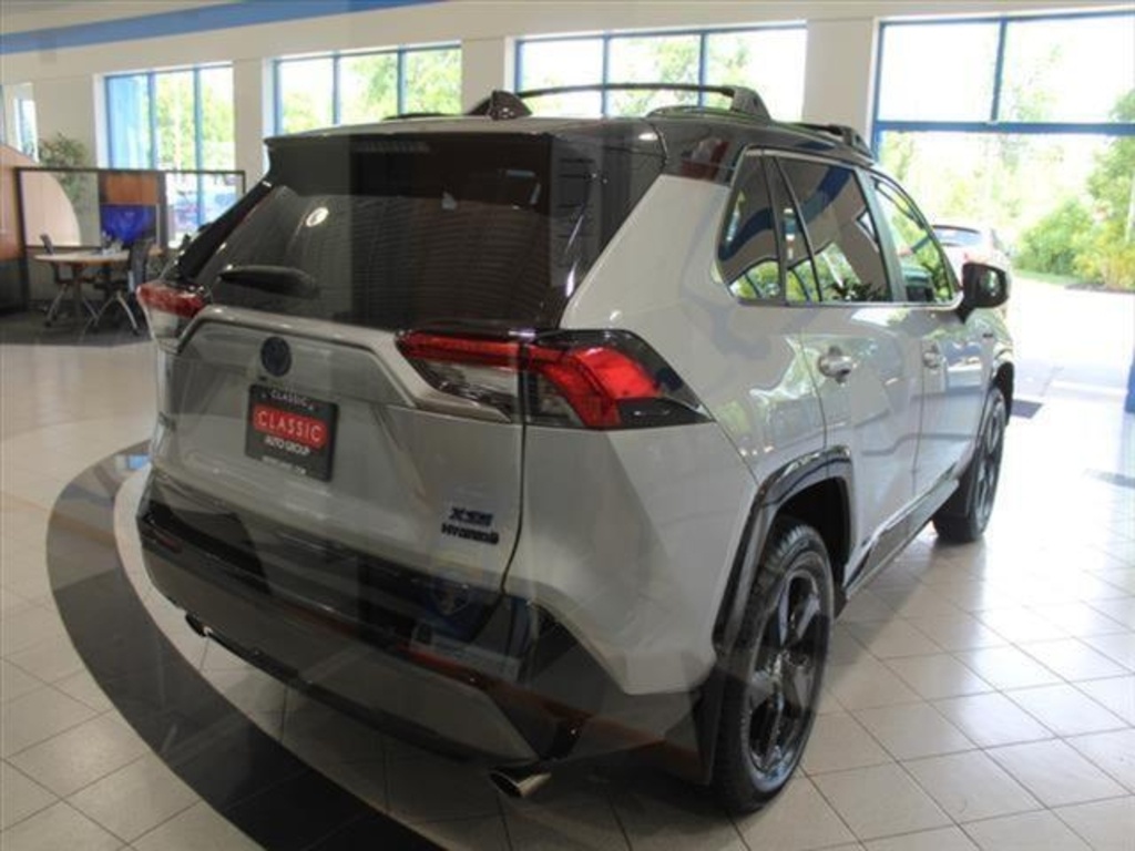 2021 Toyota RAV4 XSE Hybrid photo 2