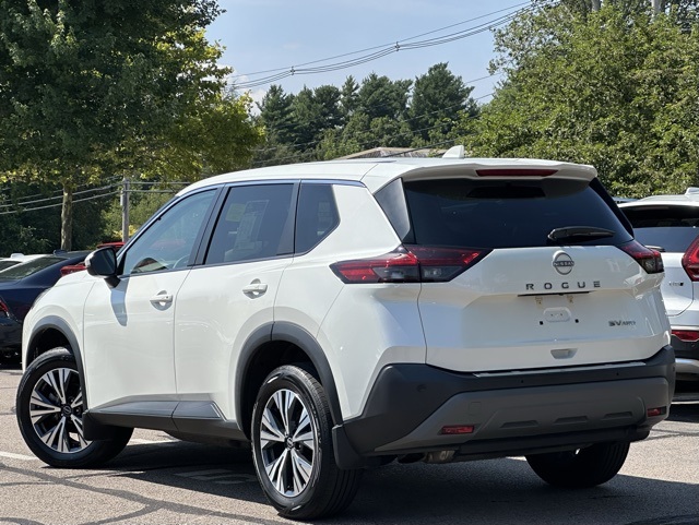 2022 Nissan Rogue SV photo 2