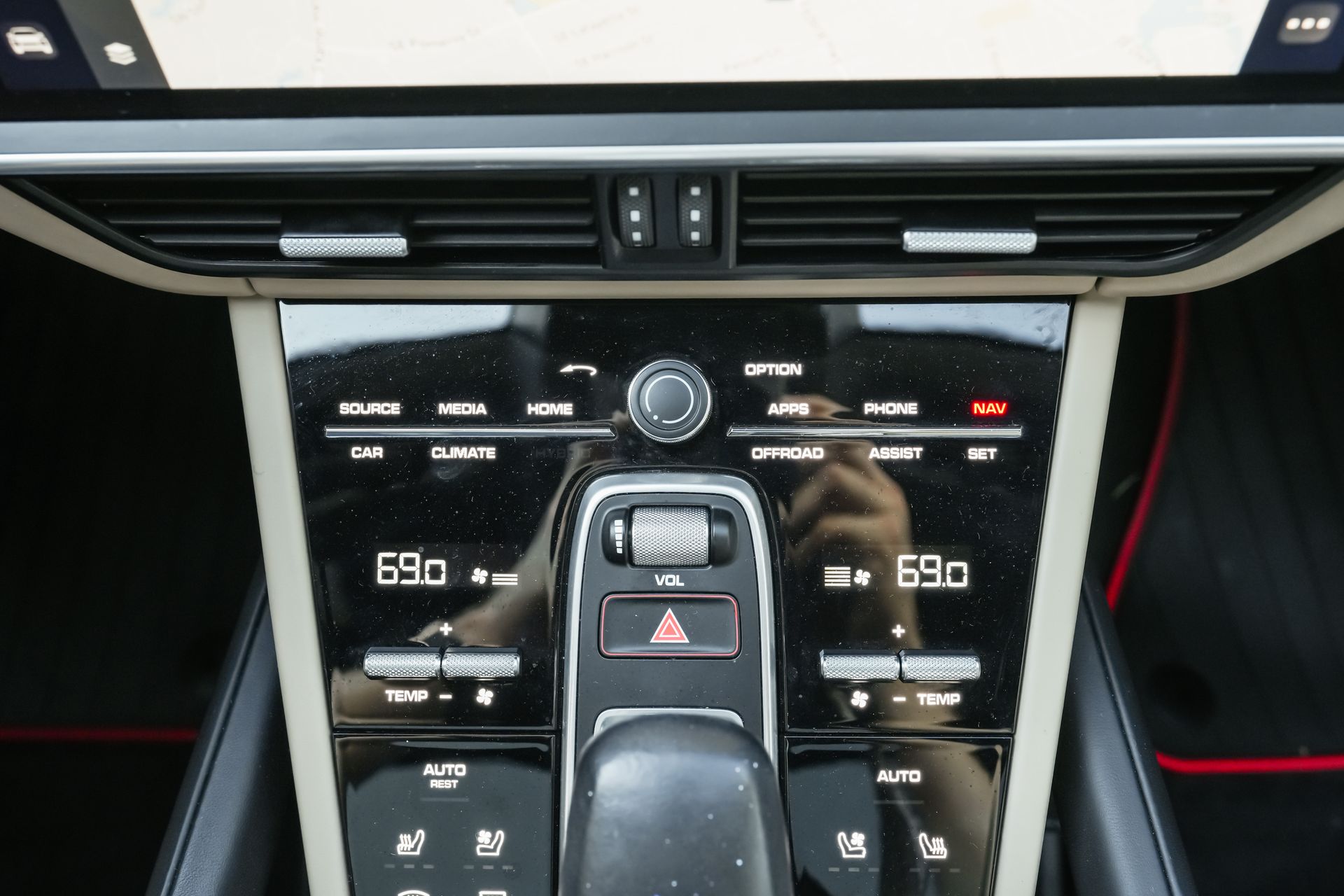 2023 Porsche Cayenne Platinum Edition photo 32