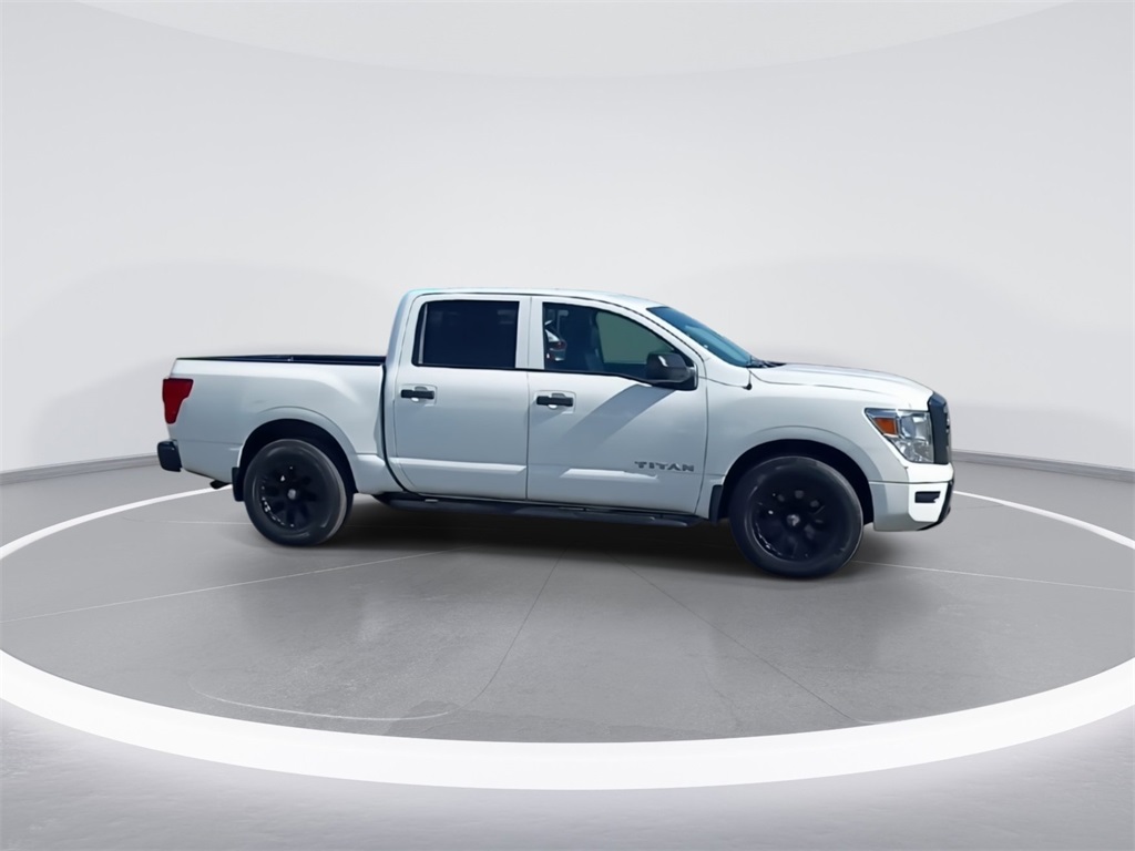 2021 Nissan Titan S photo 2